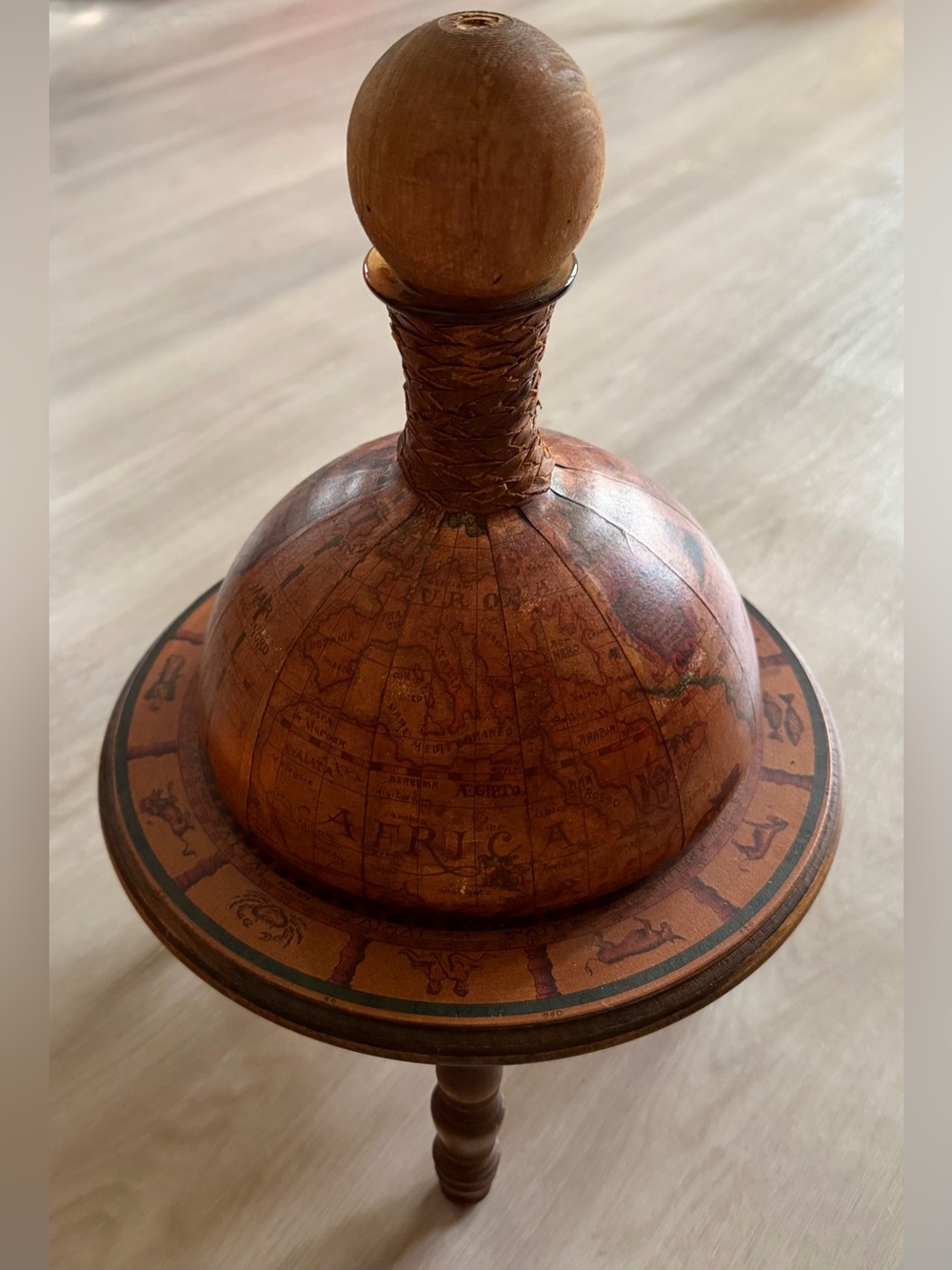 VTG Italian Leather Wrapped Liquor Wine Decanter Old World Map Globe / Zodiac